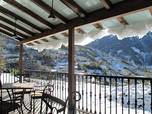 Casa Anita: Sabores auténticos del Pirineo en un entorno idílico 32 AF1QipMIZZijqB3HlZcTY42hSCH75aH3 FPfLd4hRWk5