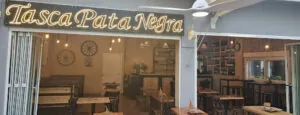Tasca Pata Negra: Sabores mediterráneos únicos en Peñíscola