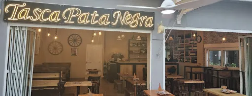 Tasca Pata Negra: Sabores mediterráneos únicos en Peñíscola