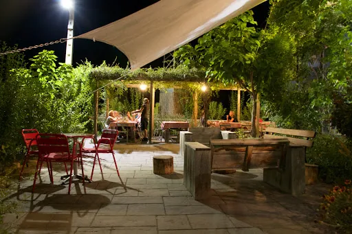 Chill-Outdoor Café: Sazón española en un rincón mágico de Perarrúa