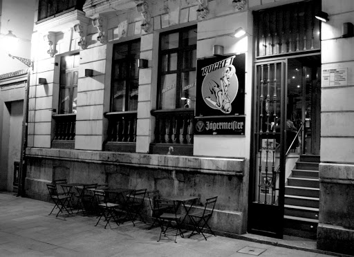 Rocket Rock Club: Un rincón rockero en Oviedo con vibrantes sabores 21 AF1QipMMgsTzGA1MNEHnVmseuqLV6tTDu03hIIuXbLta