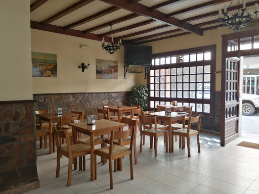 Bar Helvético: Un rincón acogedor en Verín con sabores únicos 2