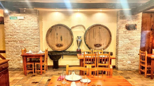 Restaurante Sidrería Pil Pil: Sabores auténticos de Navarra en Pamplona 1 AF1QipMPMtzdlW8TDF0S2fnebBOmryGQ0F4du6reDIzP