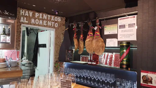 Jamoneria: Sabores auténticos de España en el corazón de Bilbao