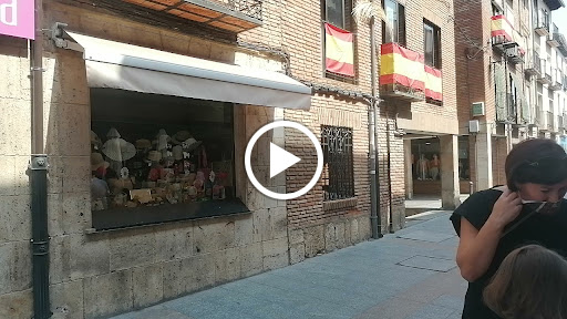 Bar El Lobo: Un rincón acogedor en Burgo de Osma con delicias locales 35 AF1QipMRzqtbz05EjdB8lkvFFd7yVDP T2CyaVQ5g1WK
