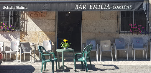 Bar Emilia: Un rincón acogedor en Ramirás con exquisiteces a buen precio 1 AF1QipMTu0DTjhTknB5 T2Ap32b FhQycYt9cvi4YKk