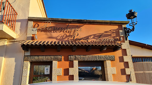 Panaderia Eduardo Perez Laina: Delicias caseras en el corazón de Torremocha 1