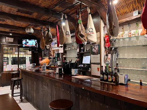 Bodegon Vitoria: Deléitate con bocadillos y buen ambiente en Logroño