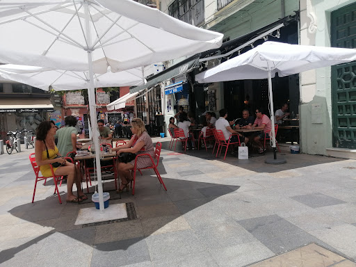 LaSanta: Un rincón singular en Sevilla con tapas irresistibles 1