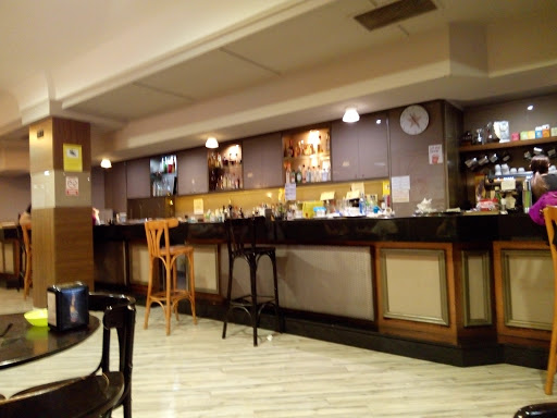 Cafetería Lord: Un rincón acogedor en Ourense con deliciosos cafés y tartas caseras 1 AF1QipMWsWGYPj2P3CJ6a3B3