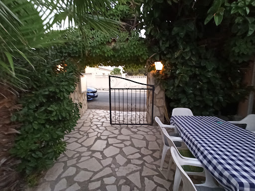 Pizzeria La Tartana SL.: Disfruta de auténticas pizzas en un ambiente familiar y acogedor 1 AF1QipMXFSJ4JPN