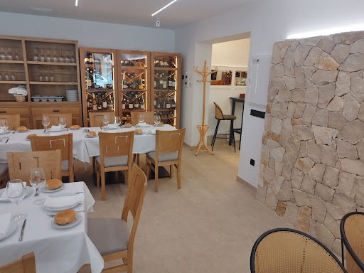 Tasca Bodega La Aldea De Cervantes: Delicias en Socuéllamos con un ambiente acogedor y comida excepcional 1