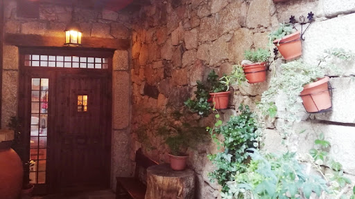 La Posada de la Gatera: Un rincón acogedor en Pedro Bernardo con delicias que enamoran 1