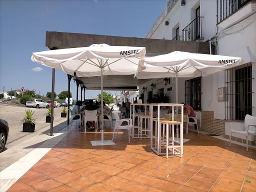 Bar Restaurante Baldomero: Sabor auténtico en La Carlota con un toque familiar