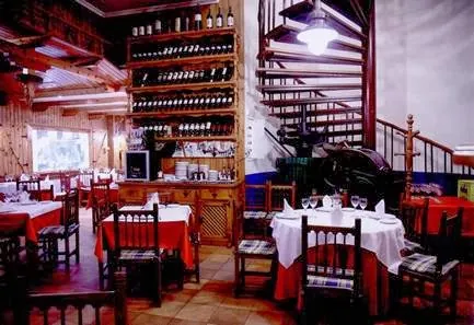 restaurante Alhambra: Un rincón acogedor en Tomelloso con cordero exquisito