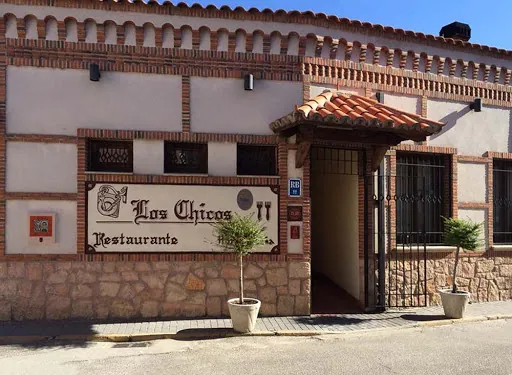Restaurante Los Chicos: Deléitate con el mejor cochinillo en Villaverde de Íscar
