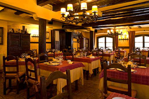La Bodega Regia: Sabores mediterráneos en el corazón de León 1 AF1QipMdILkM0h8z9aD7CvCwTvygdORSvTByTFBFCMH0