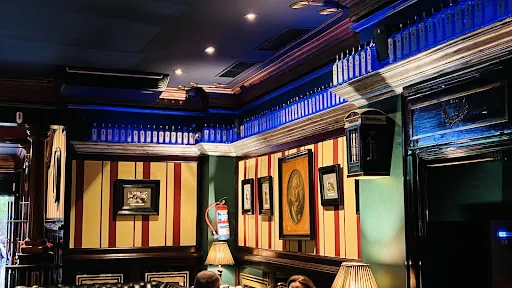 Pub Sir Winston Churchill: Un rincón inglés en Bilbao con ambiente acogedor y buena compañía