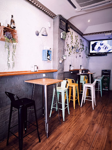 Cheers Albacete: Saborea tapas en un acogedor rincón de Albacete 1 AF1QipMdmKVOGtJIaJ7adgBV z5ByPMYKuWem4jac5Ik
