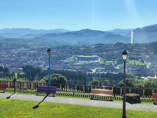 Centro Asturiano de Oviedo: Un rincón familiar con variedad culinaria en el corazón de la ciudad 41 AF1QipMgC1G6nIT5rfsYSEiiRW8hWwT FV1iATqY uPL