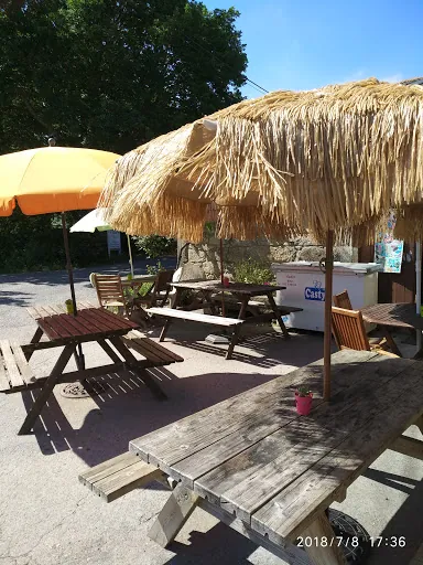 Albergue-Restaurante Casa Cruceiro de Ferreiros: Sabor casero en un rincón tranquilo del Camino de Santiago