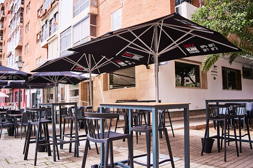 Barrio Cervecería Sevillana: Sabores auténticos en el corazón de Sevilla 1 AF1QipMgw9V cjhz8HdjFqYdPzn2Kaw4HGHoEyK spkl
