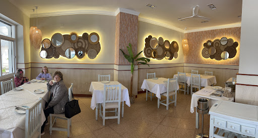 Sol y Mar: Disfruta de deliciosa comida familiar a pie de playa 35
