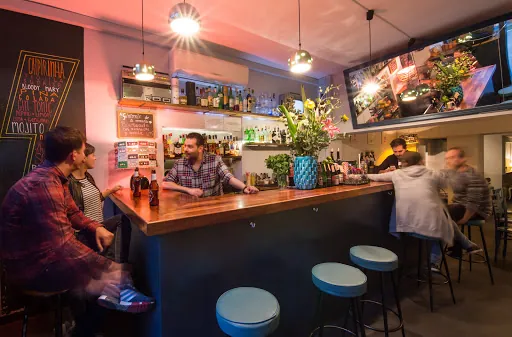 Cassette Bar: Tapas irresistibles en el corazón del Raval