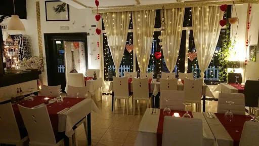 RAKU Restaurant: Sabores excepcionales en Roquetas de Mar con su famosa tarta