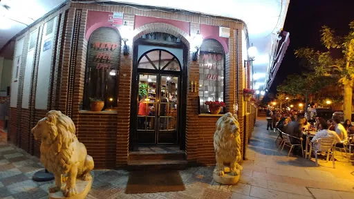 Baviera: Sabor casero en Martos, ¡no te pierdas su tarta!