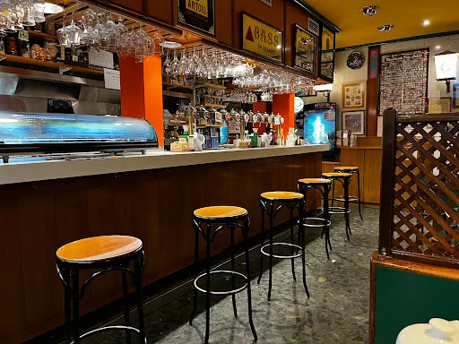 Bar La Cigüeña: El rincón de cervezas y pinchos que no puedes perderte en Ávila