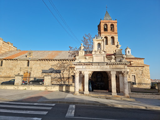 Basílica-parroquia de Santa Eulalia: Un rincón de historia en Mérida que te cautivará 53 AF1QipMqQZfFLewbn3O PwA264Hv5XRNi8l