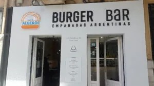 Luna De Alberdi Burger Bar: Sabor inigualable en el corazón de Alicante