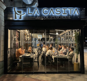 Mesón La Casita - Asador: Sabores auténticos en La Línea 7 AF1QipMrPa99aWrpcEQchcSSg8b0 GwcRUyAG4mpw71H