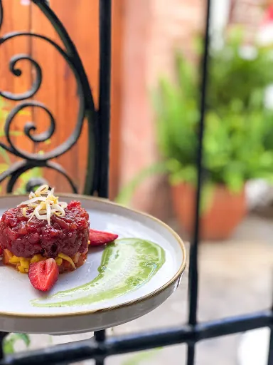 Mesón-Apartahotel Siglo XIX: Sabores mediterráneos en el corazón de Tarifa