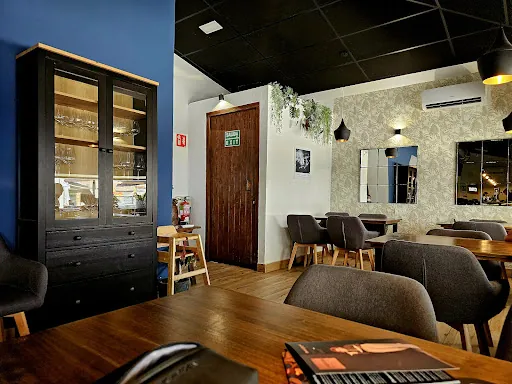 La Destileria Cocktail Bar: Sabores únicos en el corazón de Murcia con cócteles excepcionales y una atmósfera acogedora