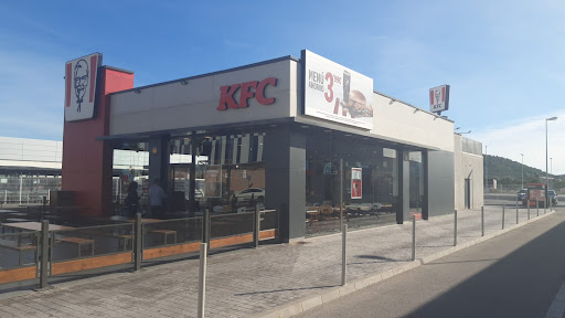 KFC Portal Marina: Sabor irresistible en el corazón de Ondara 1 AF1QipMwRZitAk5m