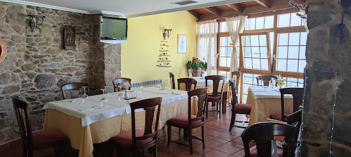 Restaurante Caldelas Sacra: Sabores mediterráneos en un rincón acogedor 1