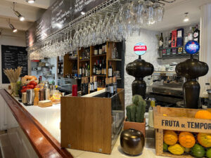 La Gavilla: Sabores mediterráneos en el corazón de Bilbao 6 AF1QipMx8S5jxPqg3J0kiXs4H ZH5SZ9ZfmlBMQSHiJ5