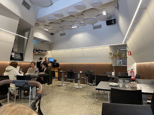 Bar Oliyos: Sabor excepcional en el corazón de San Sebastián 1