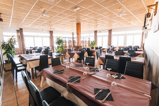 Restaurante Pizzería La Dorada: Deliciosas pizzas y vistas al mar en Roquetas de Mar 1
