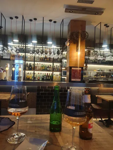 Café Bar Cardo: Un rincón acogedor en Palencia con sabores únicos