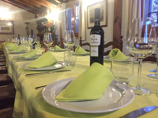 Ta-Berna Horno de Asar: Deléitate con su cordero en un acogedor rincón de Collado Hermoso 1 AF1QipN