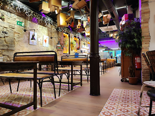 Café Fika: Deliciosa cocina vegetariana en el corazón de Pamplona 3 AF1QipN1MhBhEAO2pt65s5FiWuJpRCLIGkIZV5KIfbw0