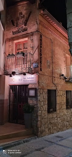 Restaurante Ballestero: Deléitate con su cabrito en un ambiente acogedor en Cogolludo 23