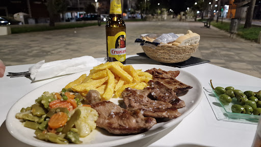 Restaurante los cazadores: Sabor auténtico en el corazón de La Carlota 1 AF1QipN1b3j18oTgqOrtcV l7cmLwDD9Au6RNABFJs