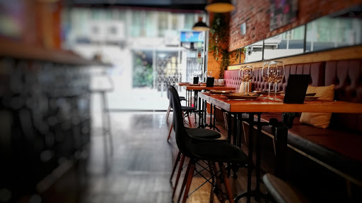 Hungry Gastro Food Bar: Delicias mediterráneas en un rincón acogedor de Palma 19 AF1QipN1wllEmVc0kM3FG1uBNq5EltZK4q7fFRcmvhKO
