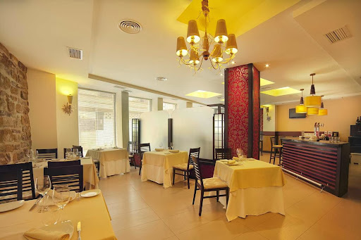 Restaurante-Taperia ANTIQUE: Sabores únicos de tapas en el corazón de Úbeda 1
