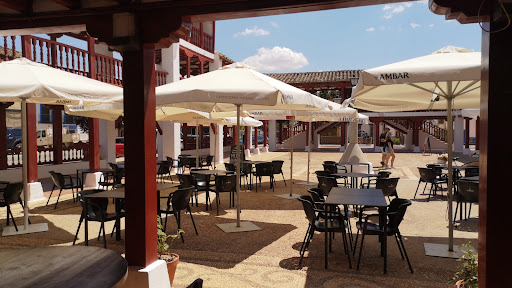 Bar la Noria: Un rincón acogedor en Puerto Lápice con deliciosa comida casera y ambiente familiar 1