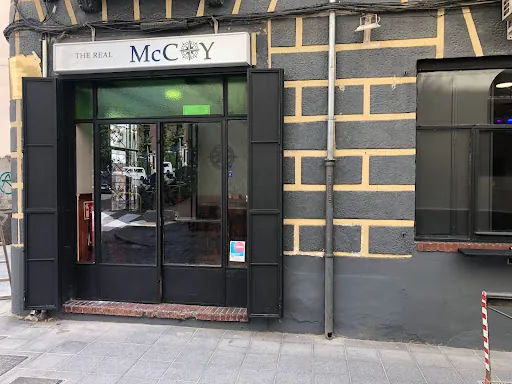 The real McCoy Bar: Disfruta de un ambiente acogedor y únicos cócteles en Granada
